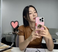 "That's Enough to Buy a Car, Life Is All About Timing"... Lee Jihye Brings All Her Lifetime Gold and Gets a Surprise