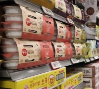 "Even If the Packaging Looks Fine, Discard Immediately If You Smell This"...Expert Reveals Warning Signs of Instant Rice Spoilage