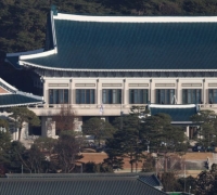 靑 "호르무즈 해협 선박, 한국 승선원 피해 없는 것 확인"