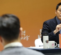 오세훈 "출마 선언? 서두를 이유 없다"…당 지도부엔 쓴소리 계속