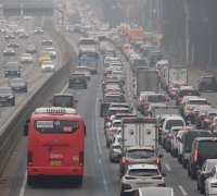 Average Auto Insurance Premium Drops to 680,000 Won Last Year, Down 2.3%