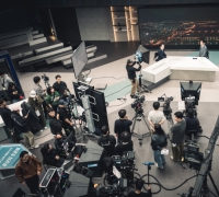 출연료가 삼킨 드라마…방송사는 적자, 제작사는 쥐어짜기