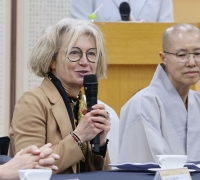 '불교는 뺄셈의 종교'…선재스님, 외국 대사들에 사찰음식으로 화합 강조