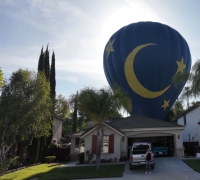 American Couple Watching TV Startled by Hot Air Balloon's Emergency Landing in Backyard