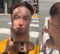 "Creepy and Bizarre"... Elon Musk-Faced Robot Dog on the Street Sparks Buzz