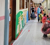 Korea & Company Engages in 1 km Mural Painting Volunteer Work Over Four Years