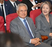 Moon Jae-in: "Kim Jong Un Should Return to the Spirit of Panmunjom... Sit Down Boldly with Trump"