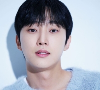 Actor Jinyoung Reunites with I.O.I as Producer After 10 Years