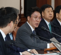 [Photo] Prime Minister Kim Minseok Speaks at Extraordinary Cabinet and Emergency Economic Headquarters Meeting