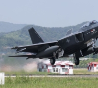 [포토] 공군시험평가단, KF-21 시제기 비행 공개