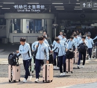 8년 만에 열린 남북 체육의 길…북측 ‘내고향여자축구단’ 인천공항 통해 방남