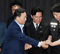 삼성전자 총파업 직전 극적 합의…김영훈 장관 "대화로 해결하는 K-저력 보여줘"(상보)