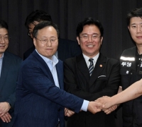 [속보] 김영훈 장관 "삼성 노사 자율협의로 잠정합의 이르게 돼 감사"