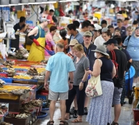 访韩游客连续两个月突破200万…1至4月累计677万人创历史新高