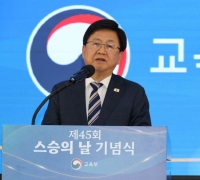 [이재명정부 1년]최교진 "영유아 주입식 교육, 정서적 학대…맞춤형 독서교육을"  