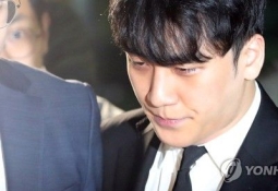 성매매 여성 "선택받아 각자 방으로"…승리, 부인 中