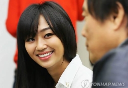 "효린에게 3년 내내 맞았다"…주장 '파문'
