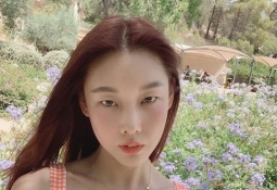 한혜진, 노출 사진에 "민망하네요" 댓글 달리자…