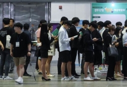 최고 고용률 찍었지만…'노인주도고용' 한계