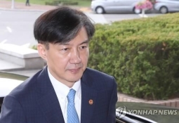 "조국 사퇴 이유, 며칠 전 부인이…" 충격 소식