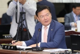 민경욱 "윤석열 총장, '조국 대장경' 따르라" 맹비난