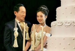 독신 고집 70세 재벌 결혼한 50세연하女 모습 보니