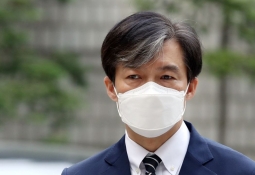 조국 "룸살롱 접대비 1000만원?…양주 만으론 힘들어"