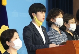 "류호정 임신하면 꼭 물어봐라" 친문 지지자 또 논란