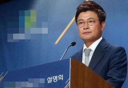 "사진 내리면 되지 XX이냐" 욕설…김성주, 결국 폭발