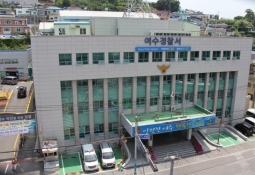 쓰레기집 쌍둥이, '동생 시신'은 2년간 냉장고 방치