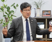 [상법개정 1년]④김남근 의원 "1순위는 의무공개매수제도…중복상장 금지도 법제화"