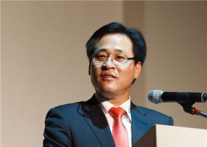 [마스크 쓴 상장사] 오로라, 두 번째 후계자 수업은 마스크 사업