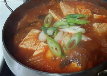 "국내산 한돈만 사용합니다"…믿고 시킨 '배달앱 김치찌개' 알고보니