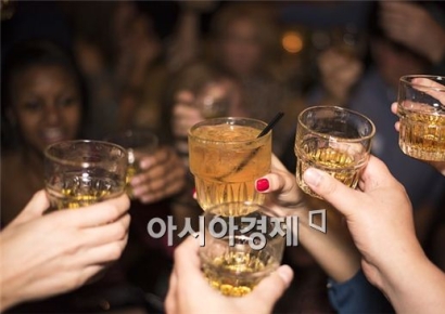 "회식 불참하면 타 부서로 전출"…여전한 '회식 갑질'