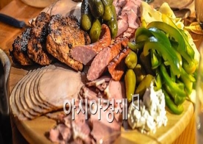 "대장암 피하려면 먹지마"…술·담배와 동급이라는 '이것'