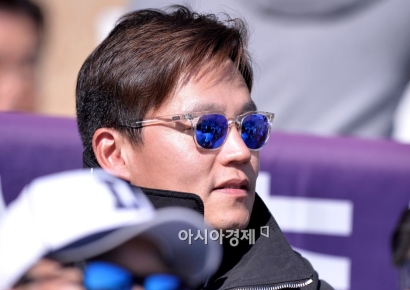 아이오닉5로 잘가던 때 지분 매각한 두올 대표 동생과 배우 이서진