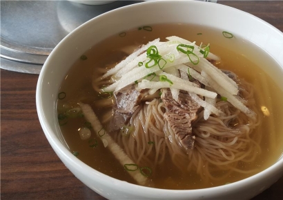 냉면 한 그릇 2만원 눈앞…서민 음식값도 손 떨리네