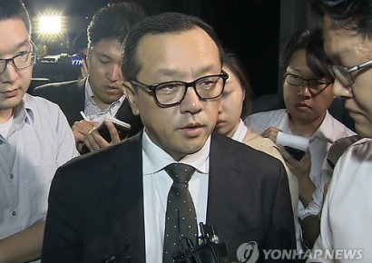 민주 "피흘릴 준비 됐냐며 내란 선동하는 전두환 장남, 반란수괴 핏줄다워"