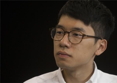 "비자 있었는데 구금 당해" 입국 심사 받으려다 억류된 '홍콩 우산혁명 주역'  