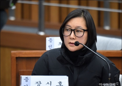 '최서원 조카' 장시호 12층서 떨어져…아래층서 구조