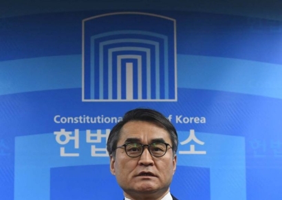 朴탄핵심판 당시 헌재공보관, 배보윤 변호사가 尹대리인으로 나온다