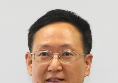 새 민정수석에 '기획통' 봉욱 전 대검차장 거론…檢 출신으로 다시 검토