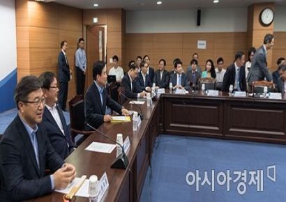 [금융현미경]조직개편 앞둔 금융위, 이제는 현장간담회 올인 