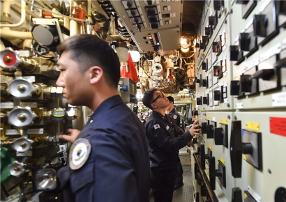 잠수함 승조원 '절반'이 떠났다