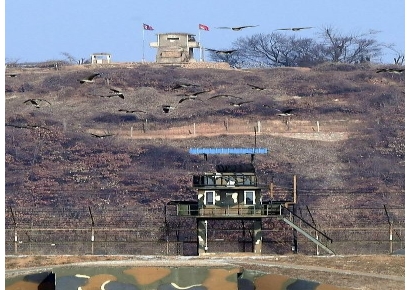 軍, 중서부전선서 MDL넘어 남하 北 민간인 남성 1명 신병확보(종합)