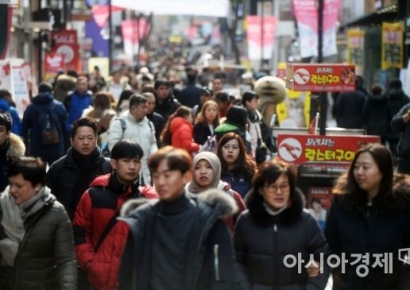 '올영 가서 에센스 사고, 성형도 하고' 필수코스…9일간 대거 몰려온다[주末머니]