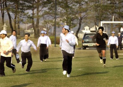 "2007년엔 최태원 회장이 사진 촬영 담당"...재계 총수, 비서 없이 북한간다