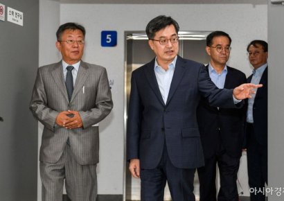 김동연 "쫓기듯 부동산 대책 내놓는 것 바람직하지 않아"