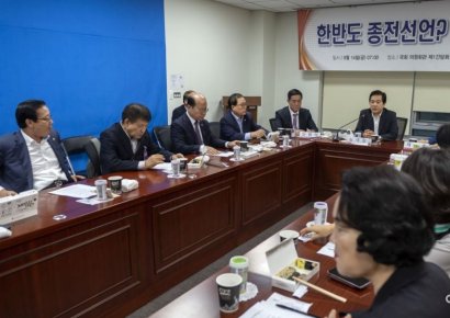 [포토] 자유한국당, '종전선언' 토론회 개최