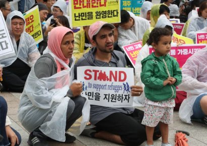 "난민심사 신속히" vs "난민법 폐지"…서울 종로서 난민 찬반 집회